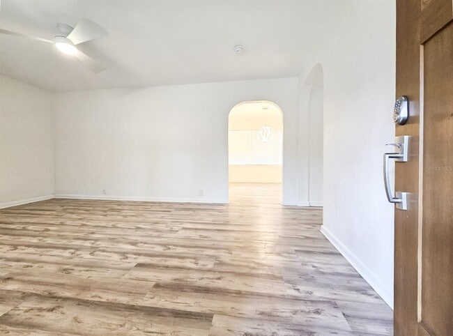 Building Photo - 518 NW 27th Ave