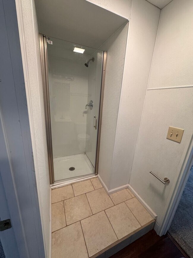 Building Photo - 100 Smithonsian St.