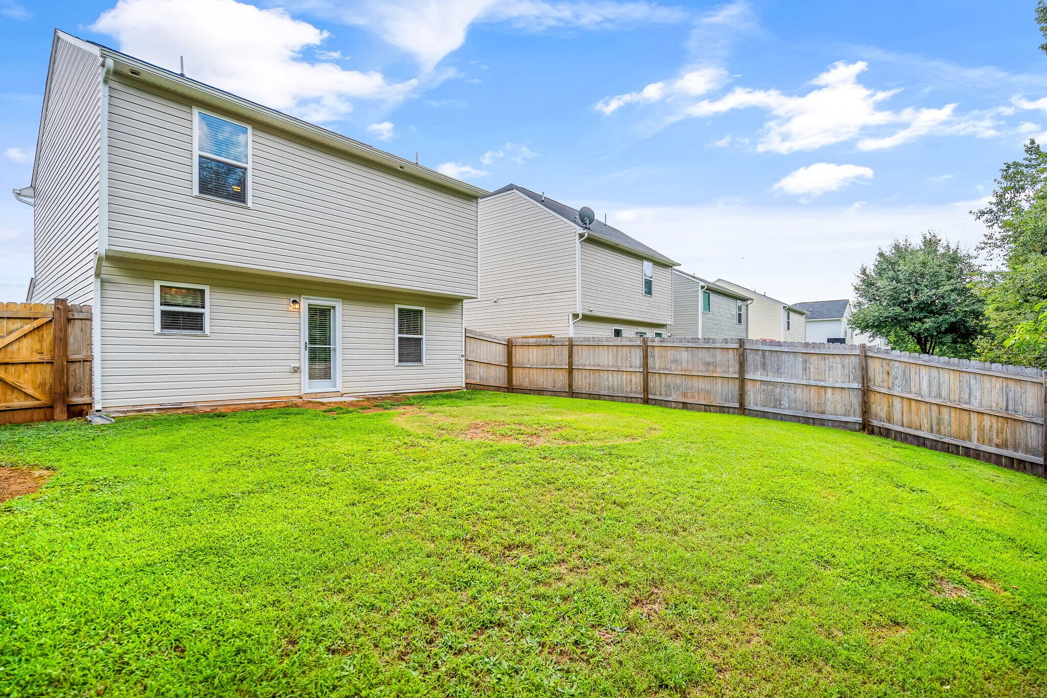 Large fenced in backyard - 774 Cairn Cir
