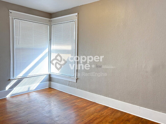 Building Photo - 146 Logan St