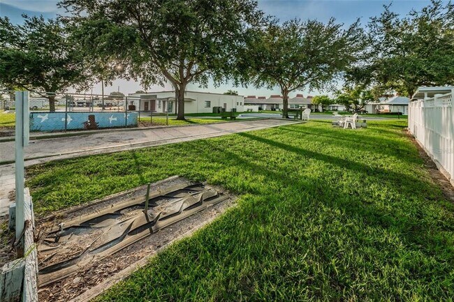 Building Photo - 4345 Tahitian Gardens Cir