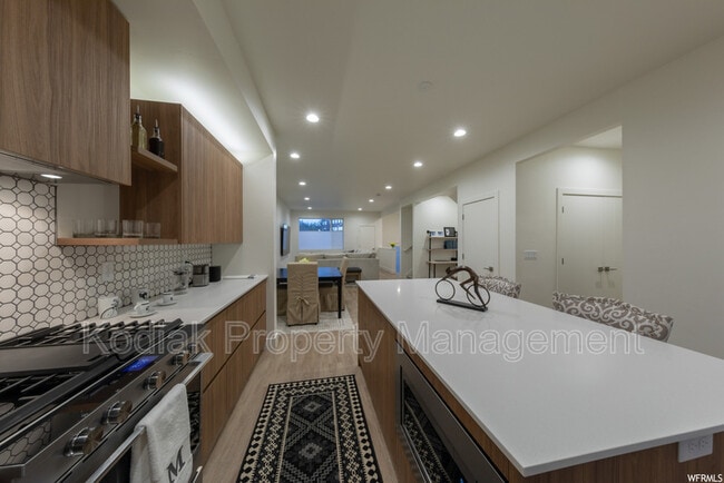 Building Photo - 1541 E Talo Ct