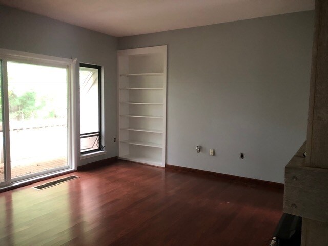 Building Photo - 42 Mallard Dr