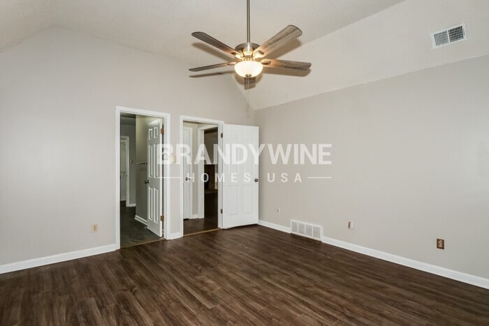 Building Photo - 5762 Riverhead Ave