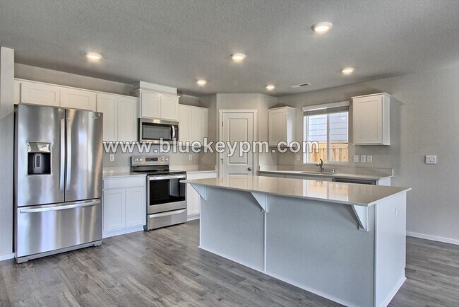 Building Photo - 4 Bed, 2.5 Baths Home in Ridgefield