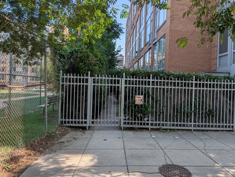 Building Photo - 1390 V St NW