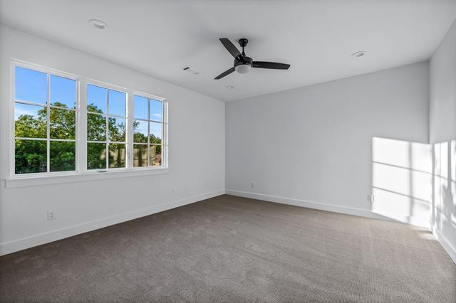 Building Photo - 9232 San Fernando Way