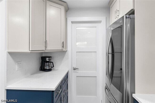 Building Photo - 591 Seaview Ct