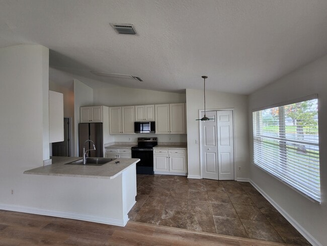 Building Photo - 6127 Jasmine Vine Dr