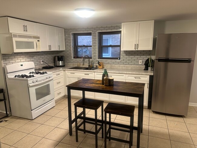 Primary Photo - 6221 S Massasoit Ave