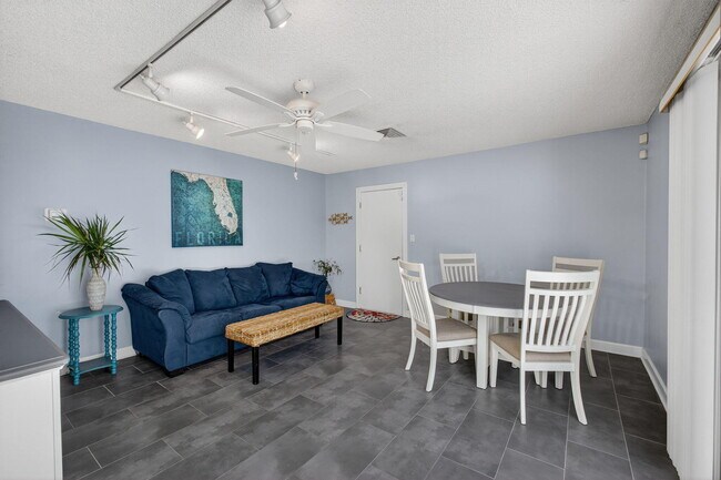 Building Photo - 2025 S Ocean Dr