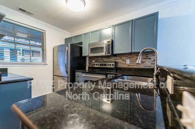 Building Photo - 1230 Green Oaks Ln