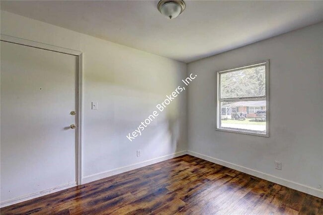 Building Photo - 2423 Thrasher Ave