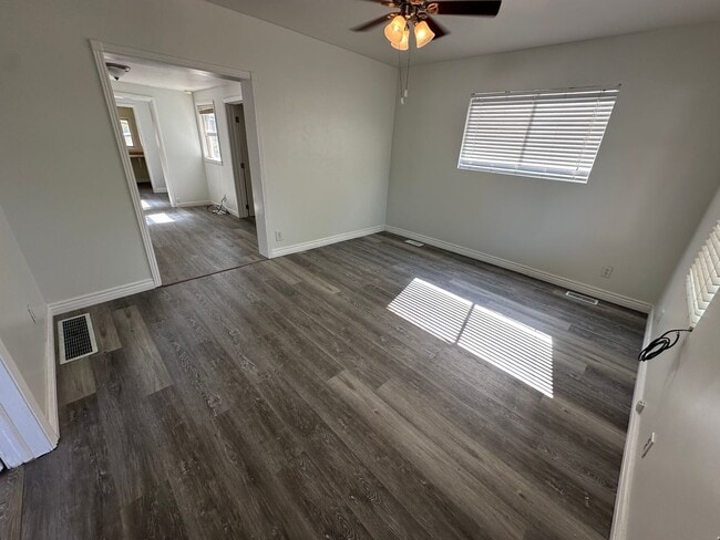 Building Photo - Cozy Price Rental