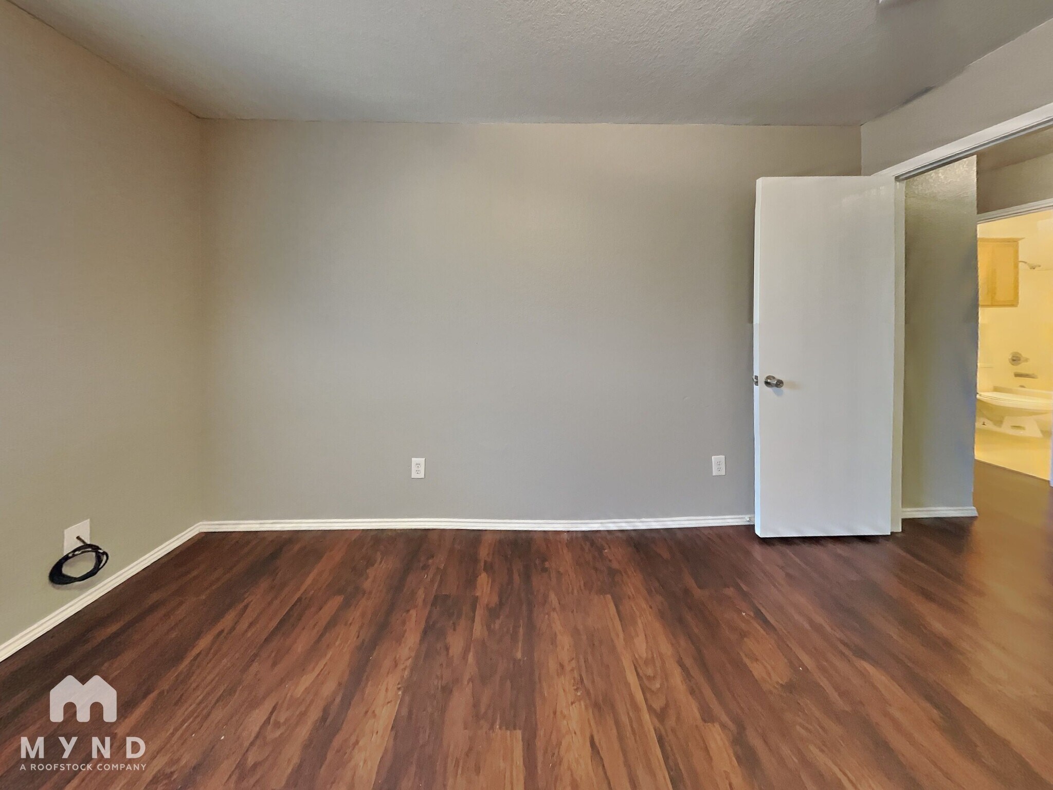 Building Photo - 327 W Little Creek Rd