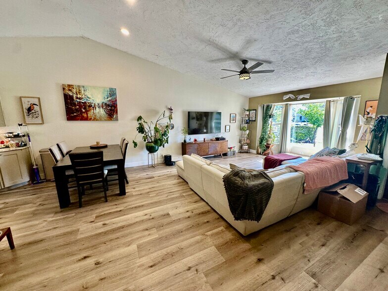 Building Photo - 4492 Brook Dr