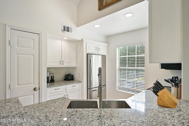 Building Photo - 13703 Richmond Park Dr N