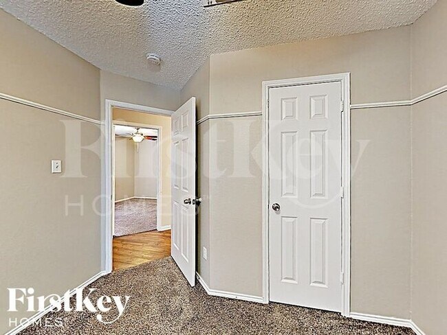 Building Photo - 3955 Cypress Gardens Dr
