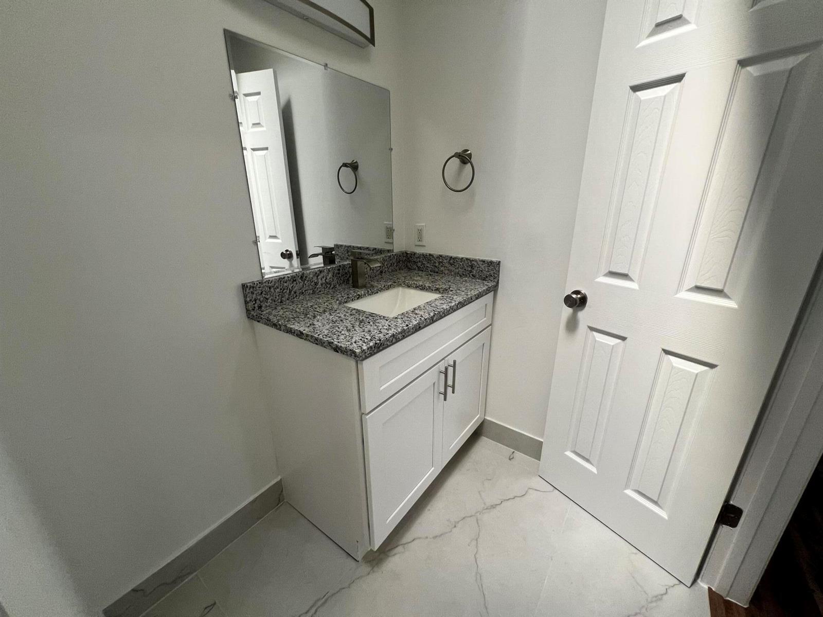 Building Photo - 10623 Royal Palm Blvd