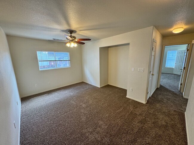 Building Photo - 9480 Canyon Meadows Dr