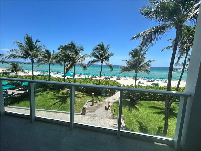 Building Photo - 16425 Collins Ave