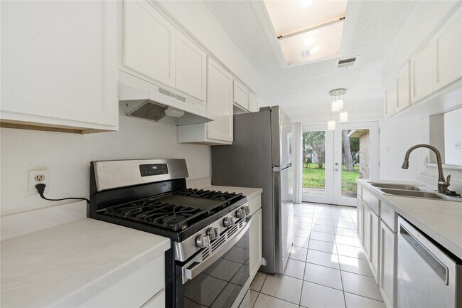 Building Photo - 12203 Cape Hyannis Dr