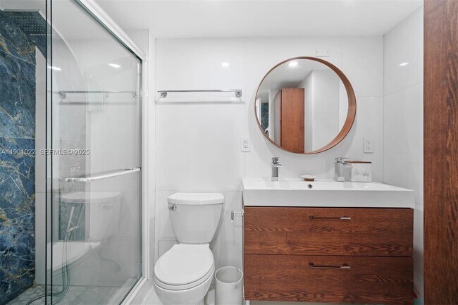 Building Photo - 20301 W Country Club Dr