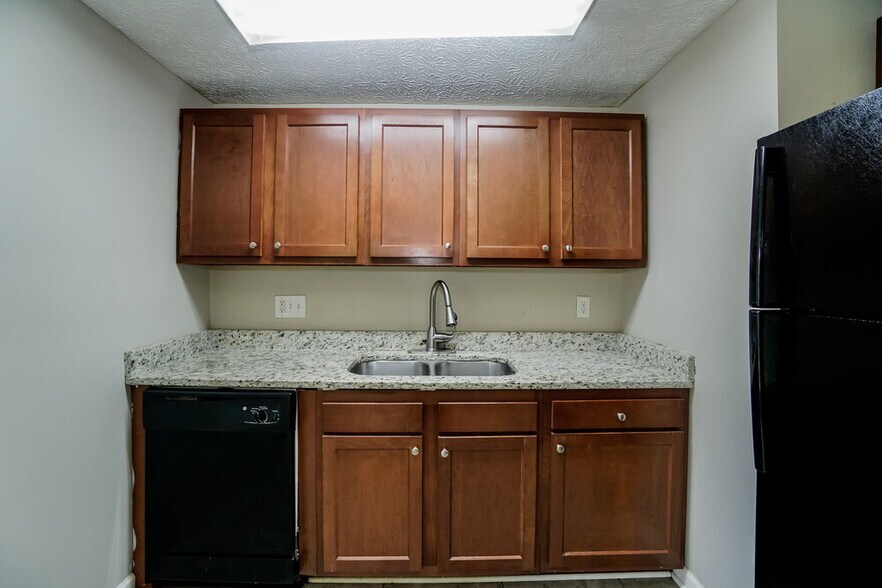 Building Photo - 5148 Cherry Creek Pkwy N