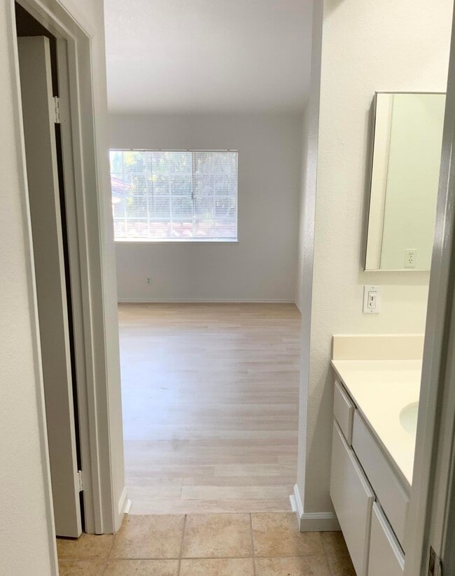 Building Photo - 5473 Spanish Oak Ln