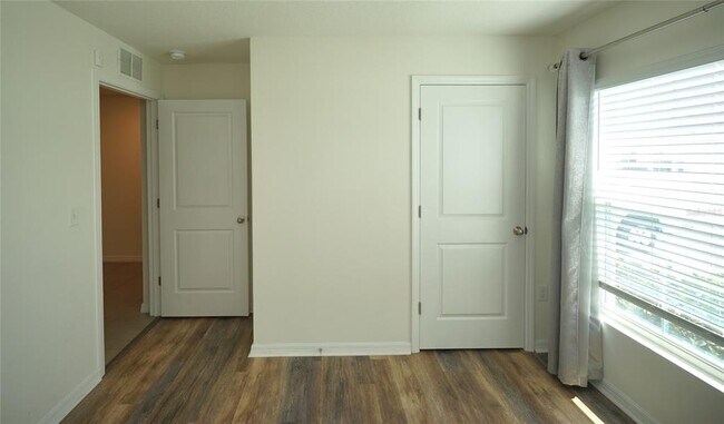 Building Photo - 501 Calico Scallop St