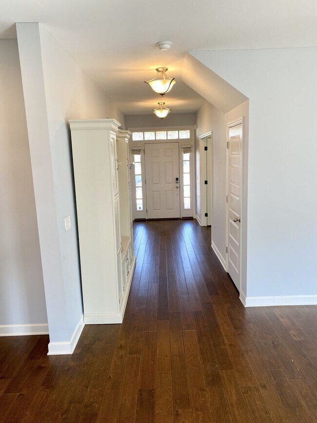 Building Photo - Great Location!! - 3 bedroom 2.5 bath home