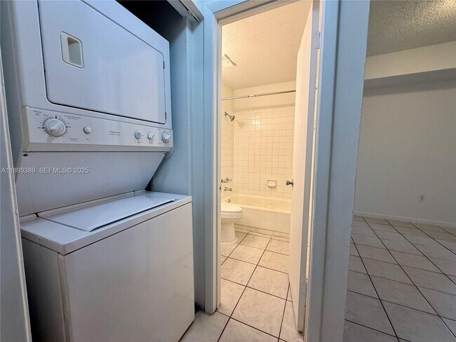 Building Photo - 2421 NW 96th Terrace