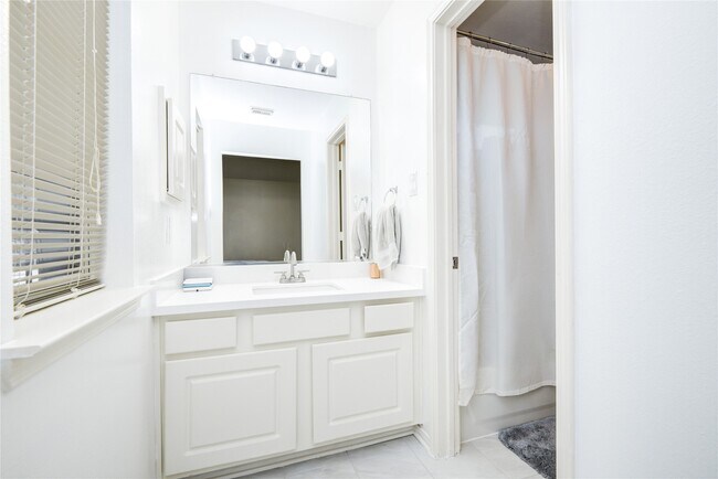 Building Photo - 14411 Chartley Falls Dr