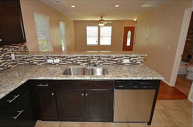 Building Photo - 1502 Barkley St