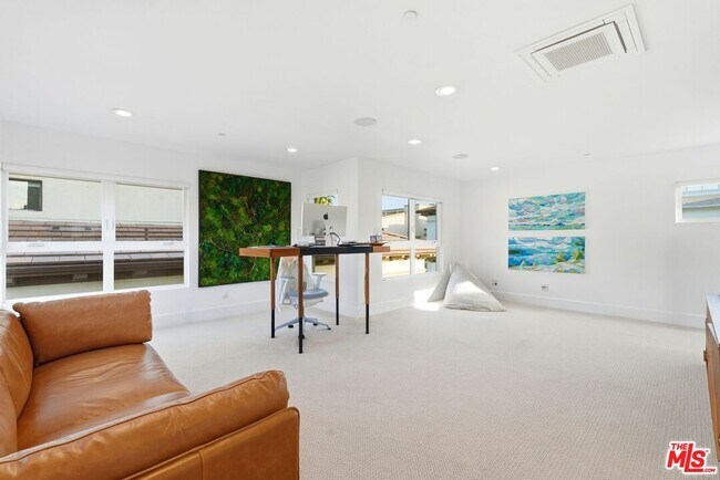 Building Photo - 12871 Hammock Ln