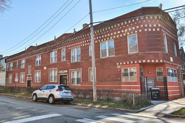 Building Photo - 2Bed/1Bath in Wicker Park with beautiful k...
