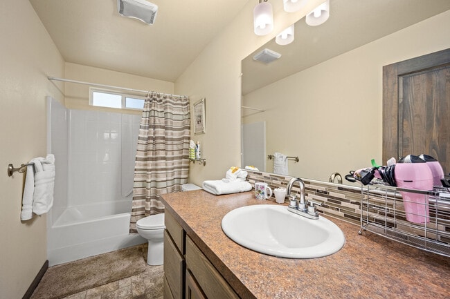 Building Photo - 623 W Florida Cir