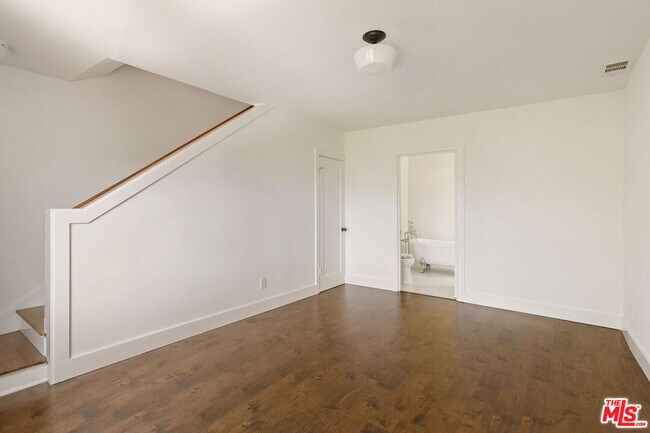 Building Photo - 1523 Murray Dr