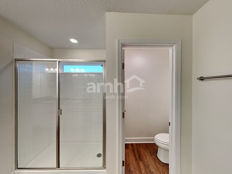 Building Photo - 405 Crestrun Loop