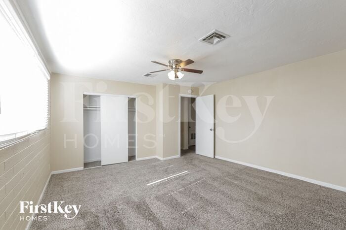 Building Photo - 2929 W Rancho Dr