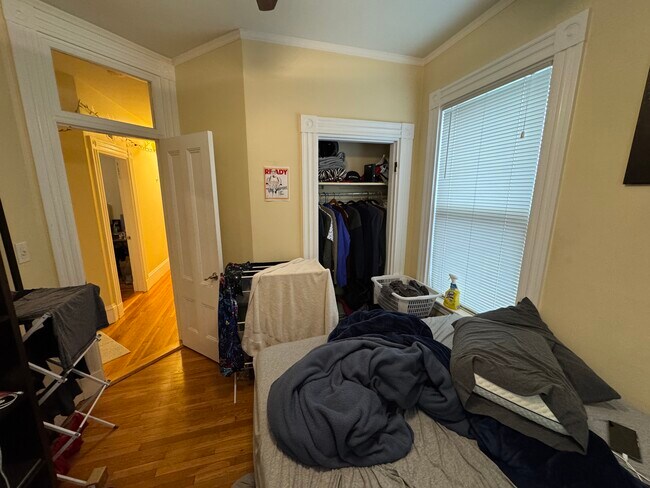 Building Photo - 176 Elm St