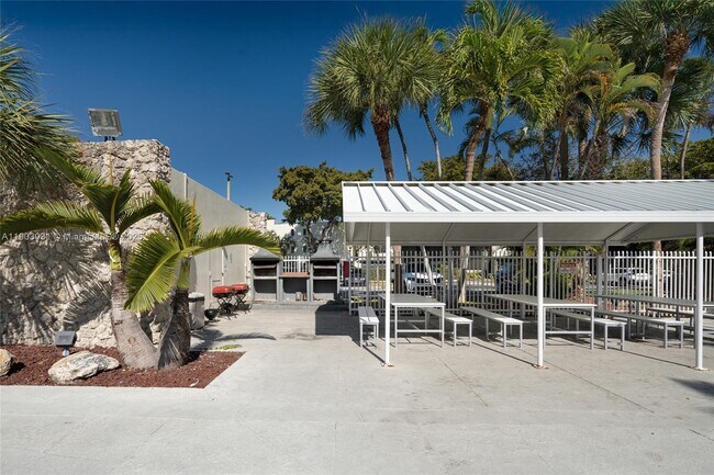 Building Photo - 20291 NE 30th Ave