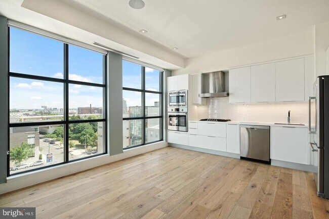 Building Photo - 240 N 2nd St