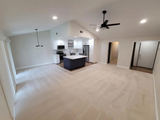 Building Photo - 5336 White Cliff Ln