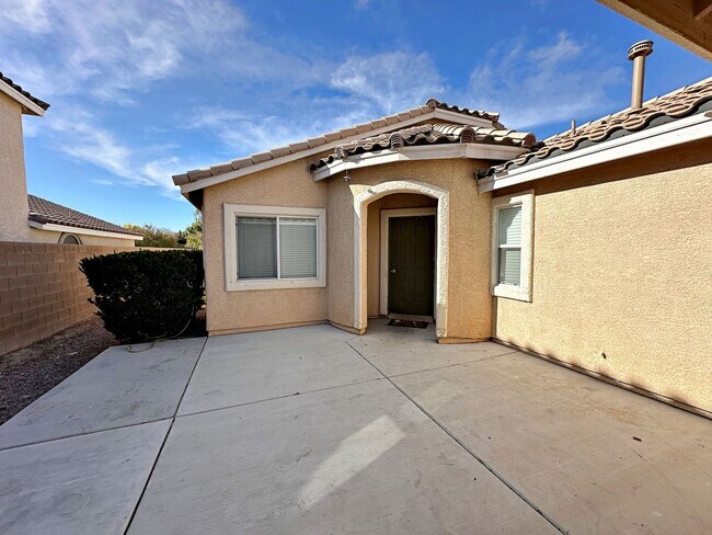 Building Photo - SINGLE STORY HOME WITH CASITA IN GATED COMMUNITY