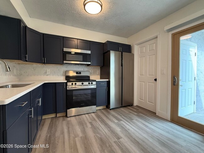 Building Photo - 304 Palm Ave