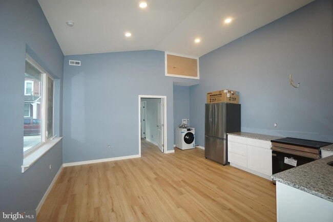 Primary Photo - 164 Meehan Ave