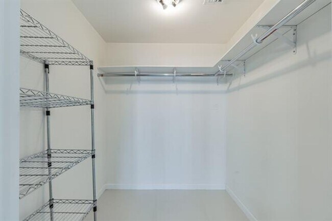 Building Photo - 475 Brickell Ave