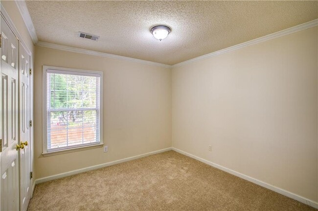 Building Photo - 1060 Lyndhurst Way