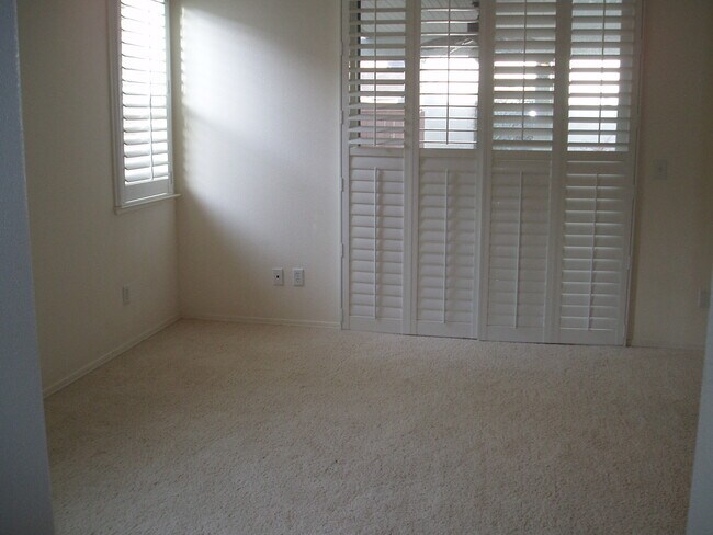 Building Photo - European Parc II